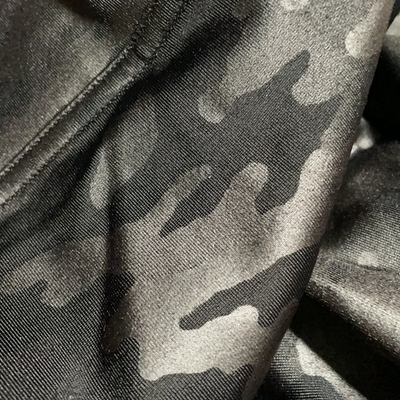 NWT! Spanx camo leggings - Picture 8 of 8